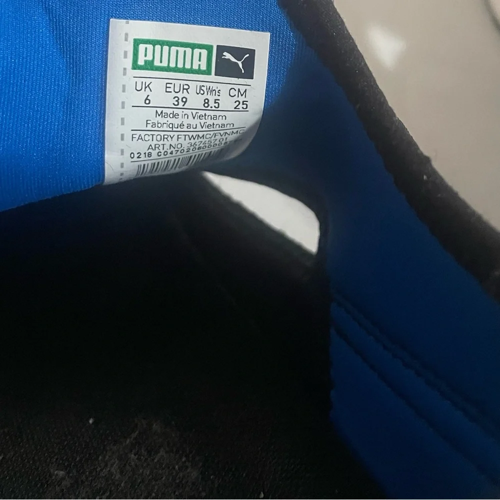 Puma Women's Blue and Black Sneakers 8.5